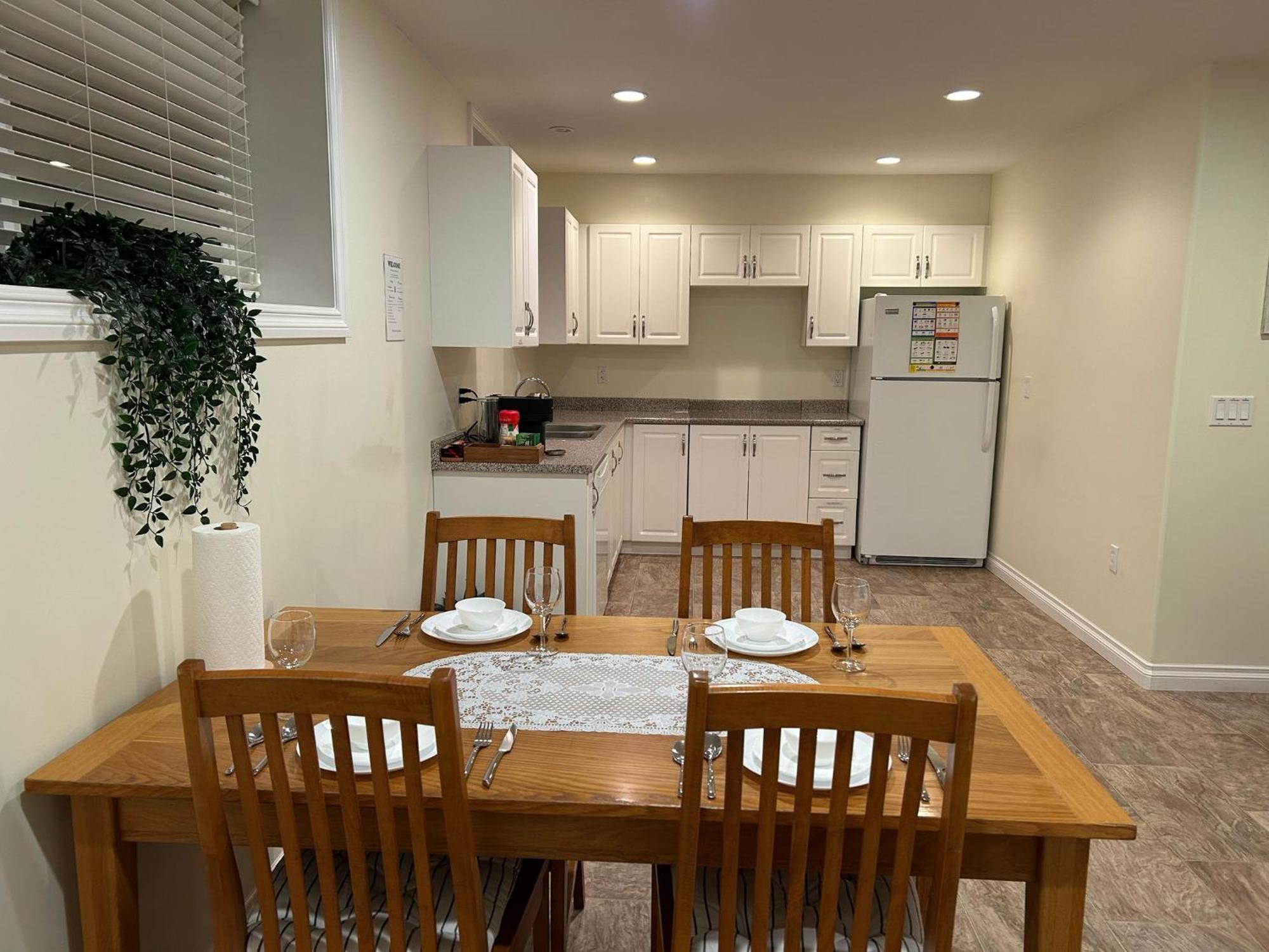 A Private Suite In Port Moody Экстерьер фото